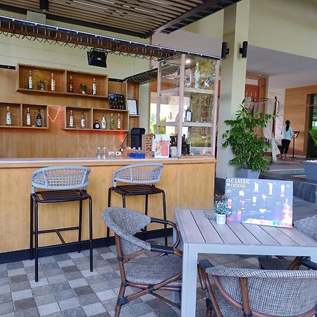 Craft Resort & Villas, Phuket Town Eksteriør bilde The bar at the rooftop