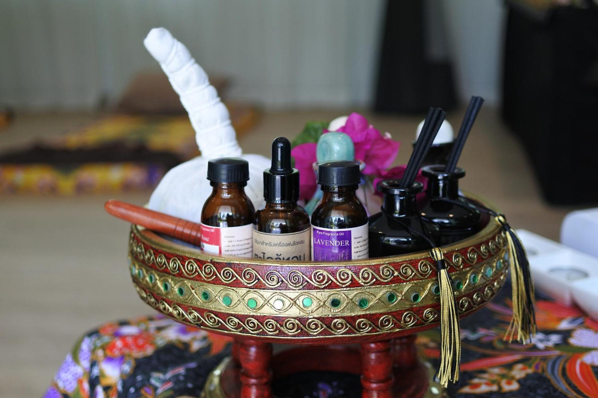Craft Resort & Villas, Phuket Town Eksteriør bilde Thai spa