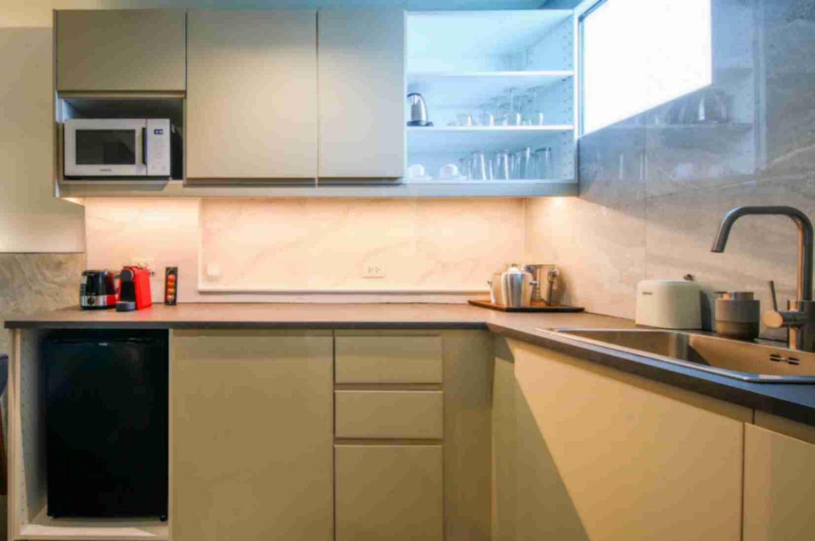 Craft Resort & Villas, Phuket Town Eksteriør bilde A kitchen at a serviced apartment in London