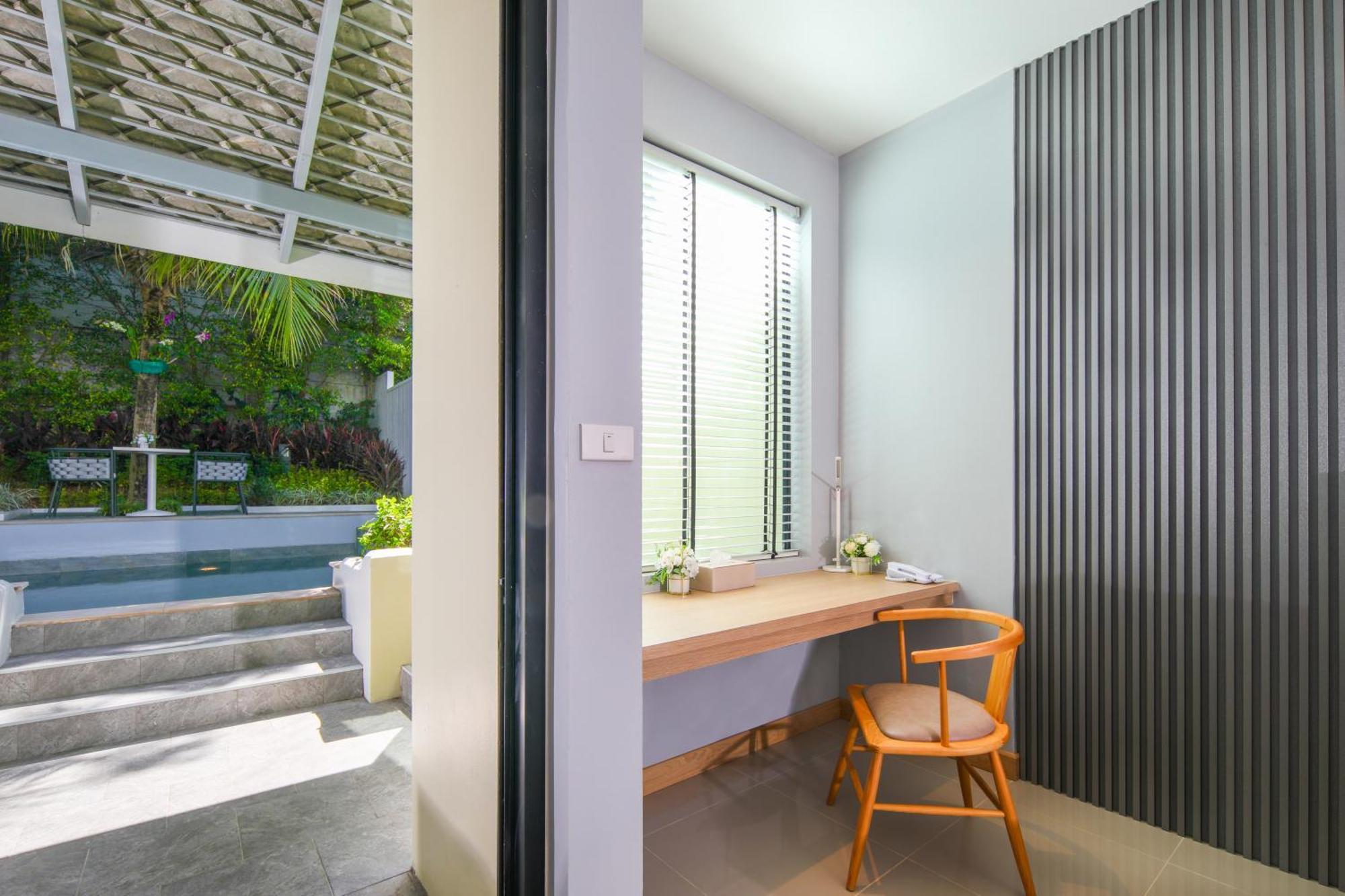 Craft Resort & Villas, Phuket Town Eksteriør bilde A study room in a landed property in Singapore