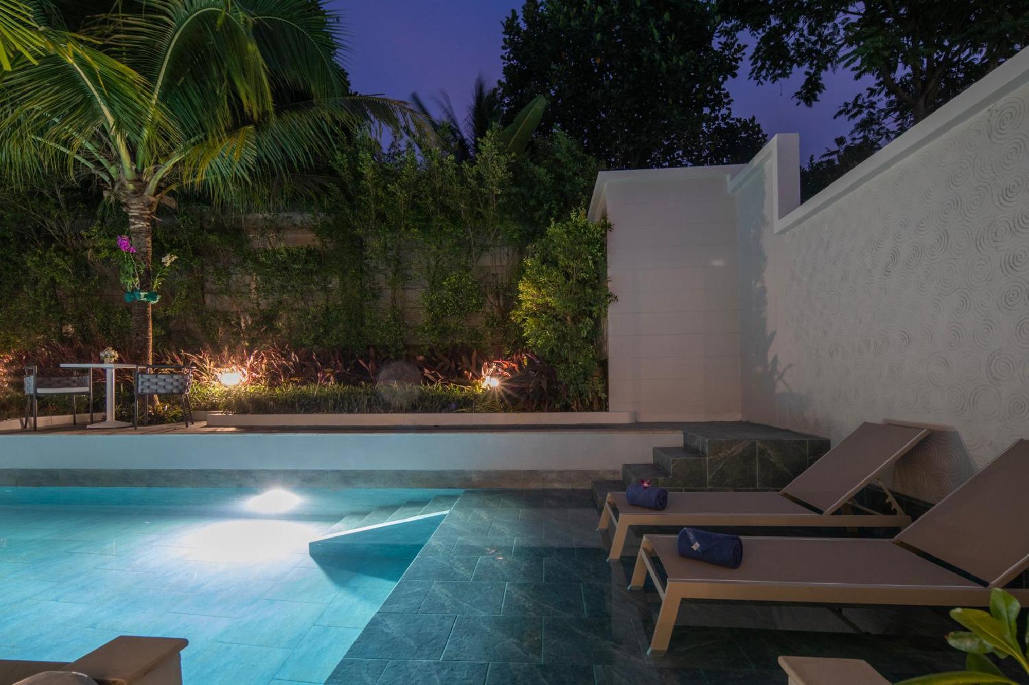 Craft Resort & Villas, Phuket Town Eksteriør bilde Villa at The Library, Phuket