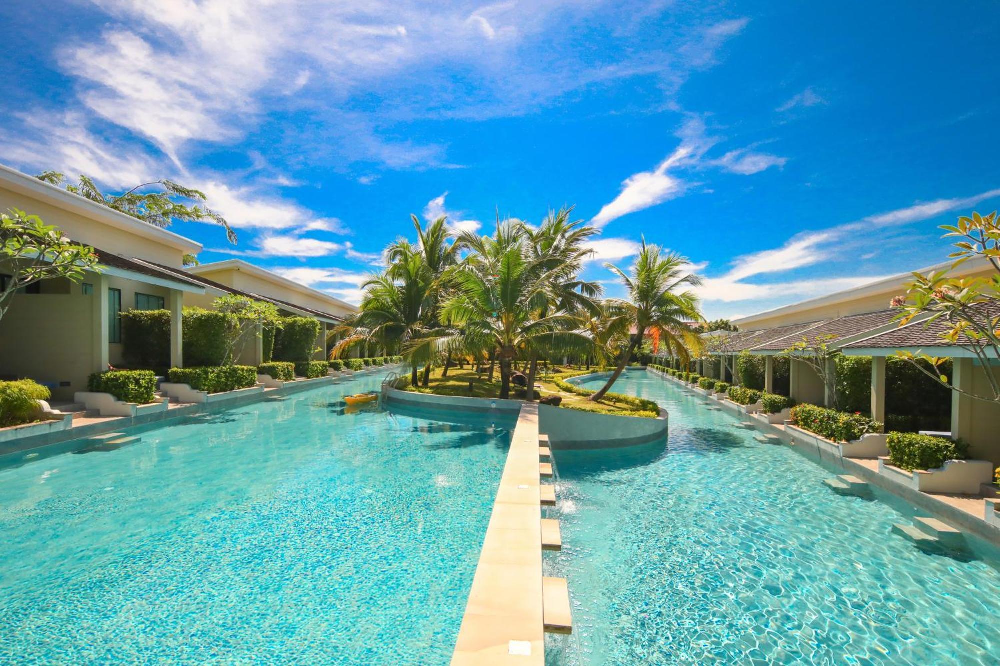 Craft Resort & Villas, Phuket Town Eksteriør bilde The swimming pool at the resort