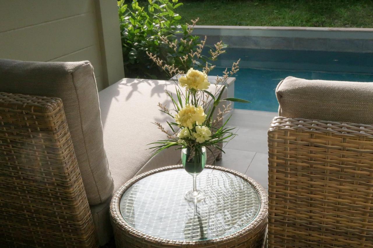 Craft Resort & Villas, Phuket Town Eksteriør bilde A small flower arrangement